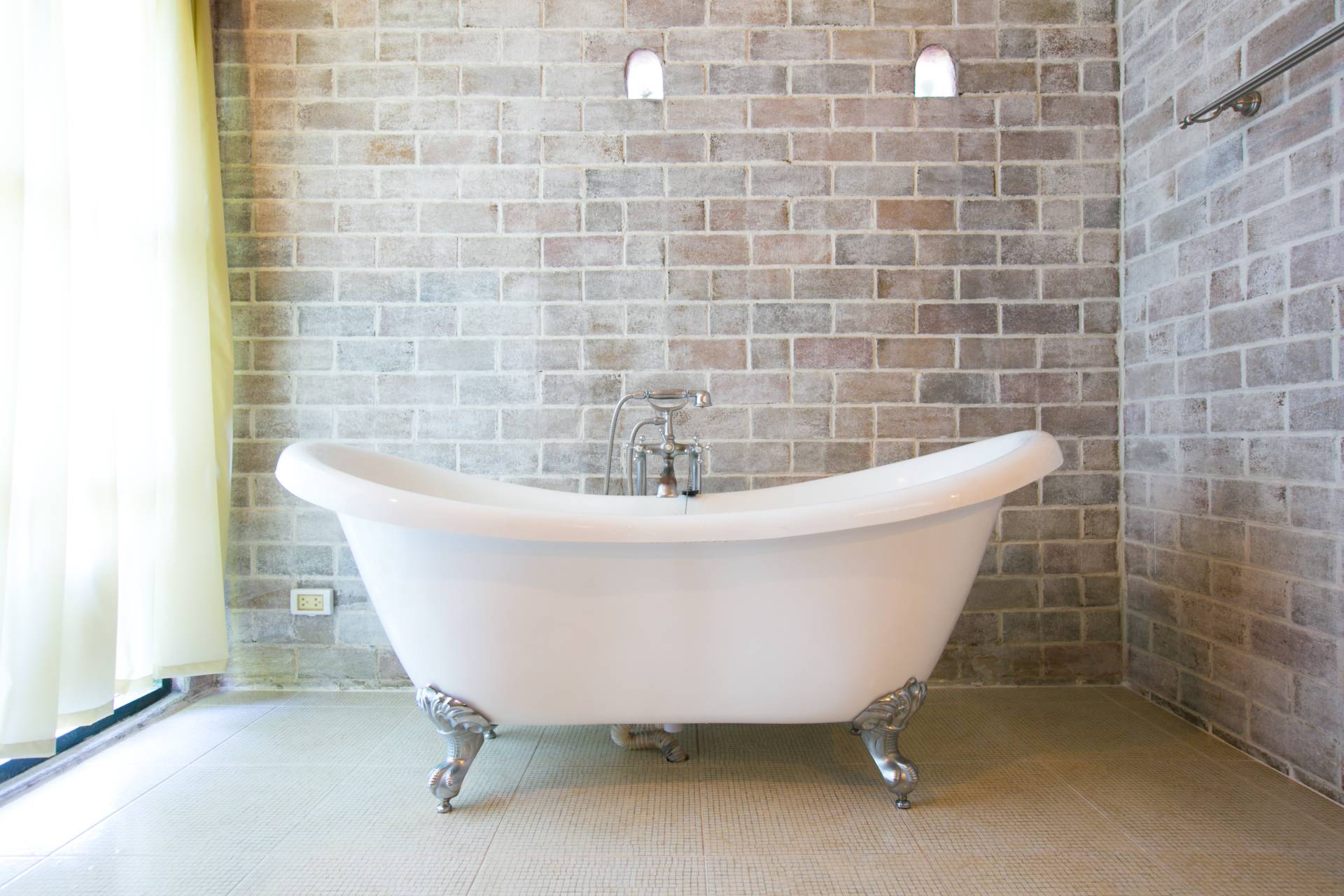 Recoevry Signage A bath tub recovery? Signs business confidence has turned corner